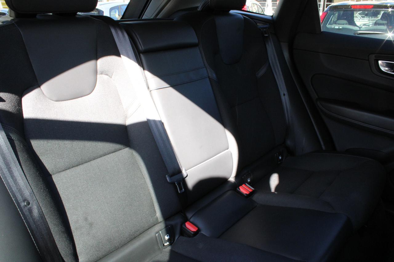 Volvo XC 60 XC60 B4 (d) AWD Geartronic Momentum