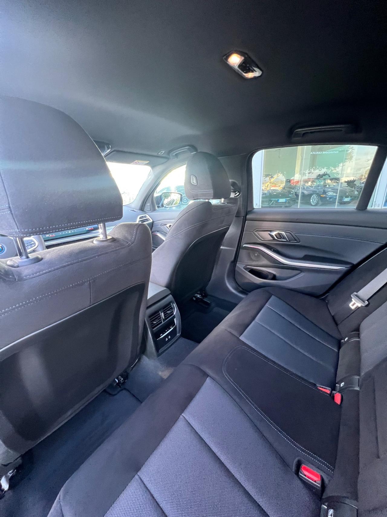 Bmw 330e Msport possibilità noleggio no scoring