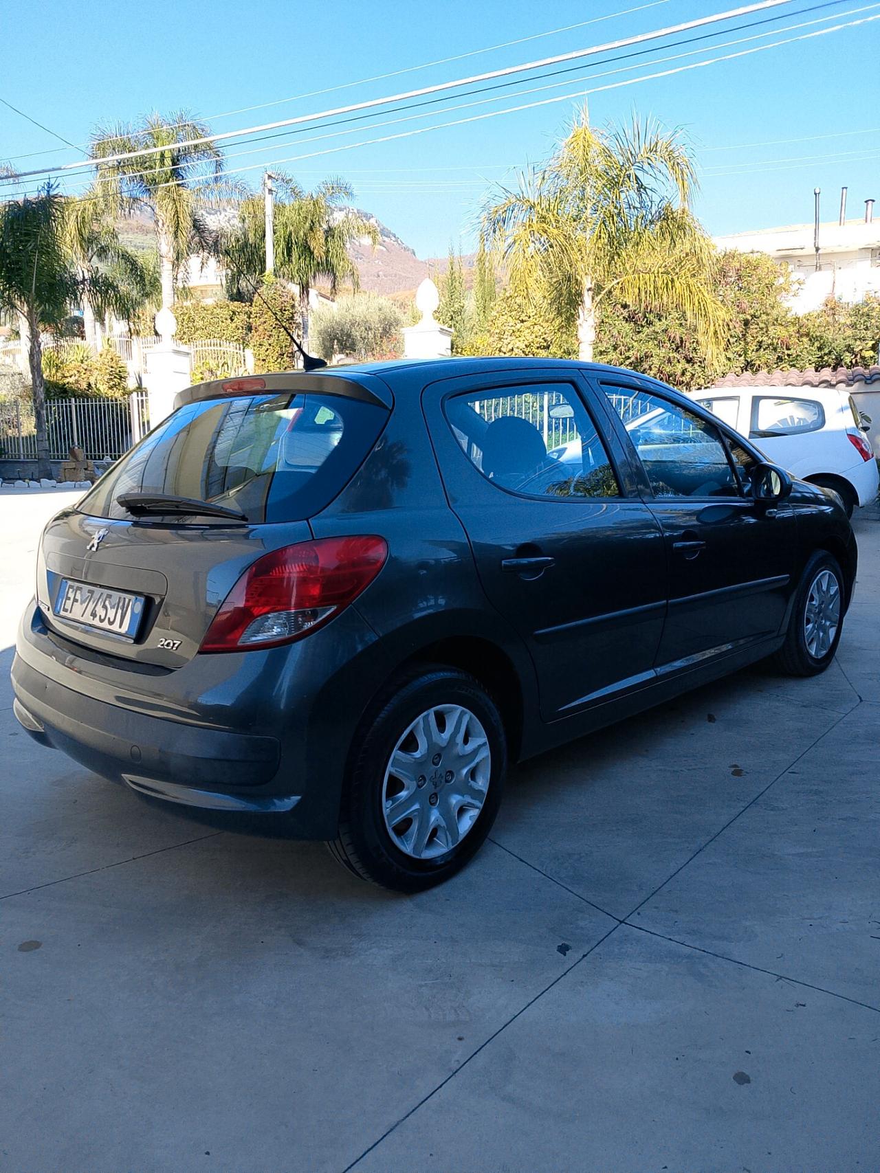 Peugeot 207 1.4 HDi 70CV 5p. X Line Business