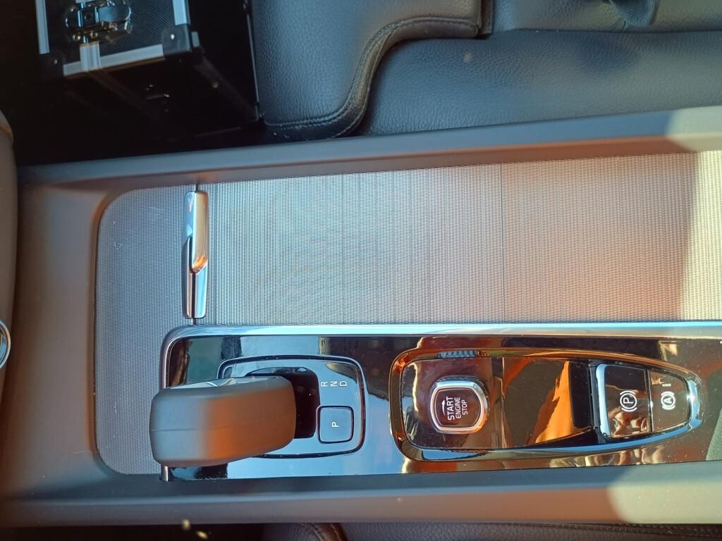 Volvo XC 60 B4 (d) AWD automatica Plus Bright