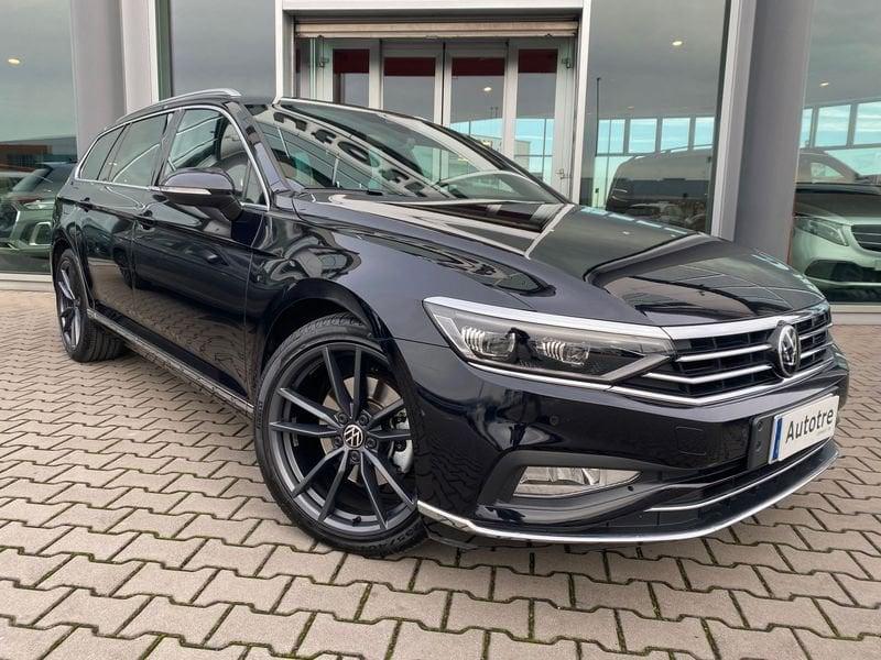 Volkswagen Passat Variant 2.0 TDI SCR EVO DSG Executive TOTAL BLACK