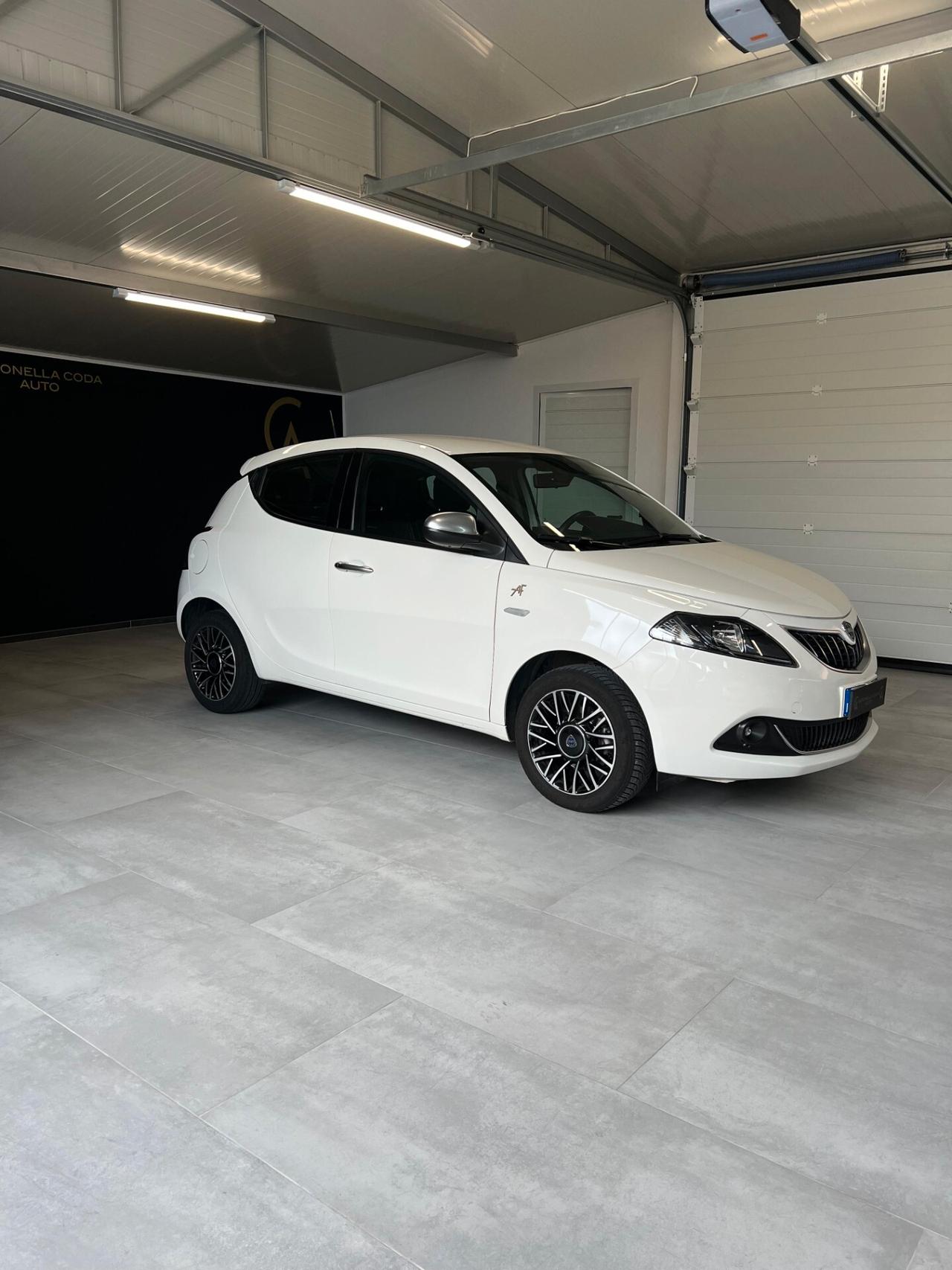 Lancia Ypsilon 1.0 FireFly 5 porte S&S Hybrid Ecochic A. Ferretti