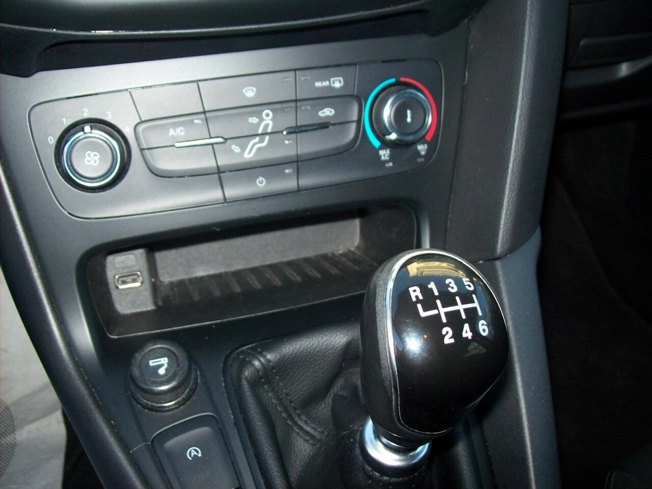 Ford Focus SW 1.5 TDCi 120CV Titanium Navy