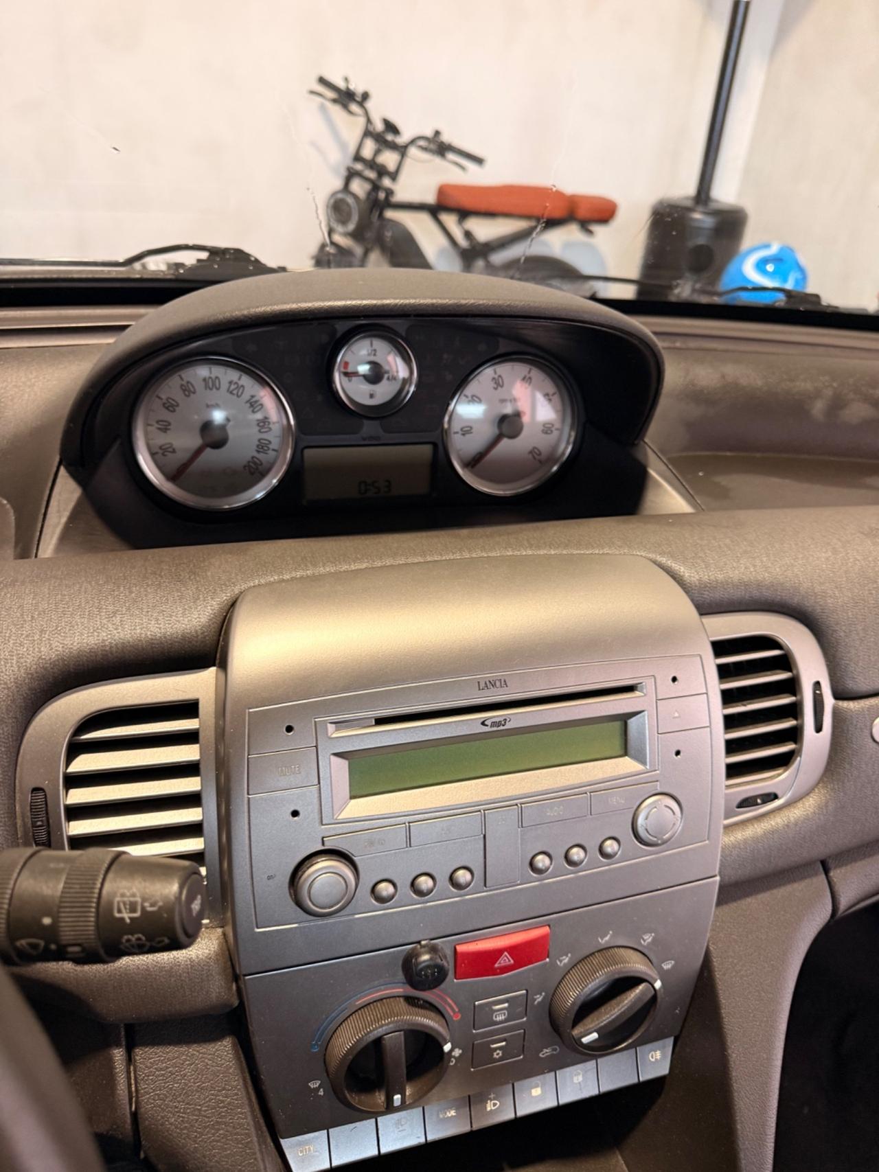 Lancia Ypsilon 1.4 Argento