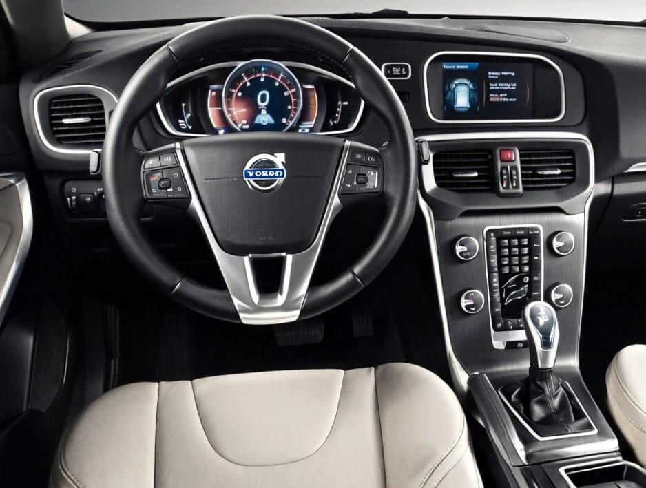 Volvo V40 Cross Country D2 1.6 Auto in arrivo !!