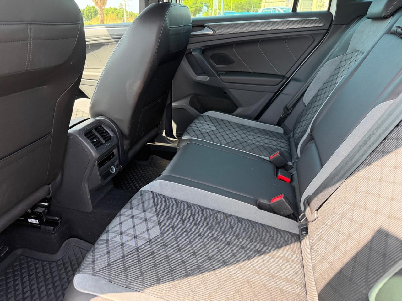 Volkswagen Tiguan 2.0 TDI 150 CV SCR DSG R-Line