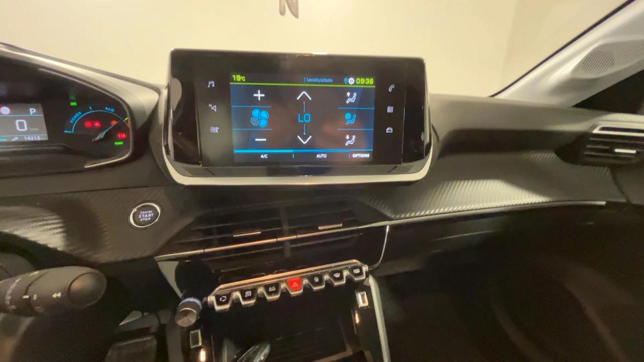 Peugeot 208 motore elettrico 136 CV 5 porte Active