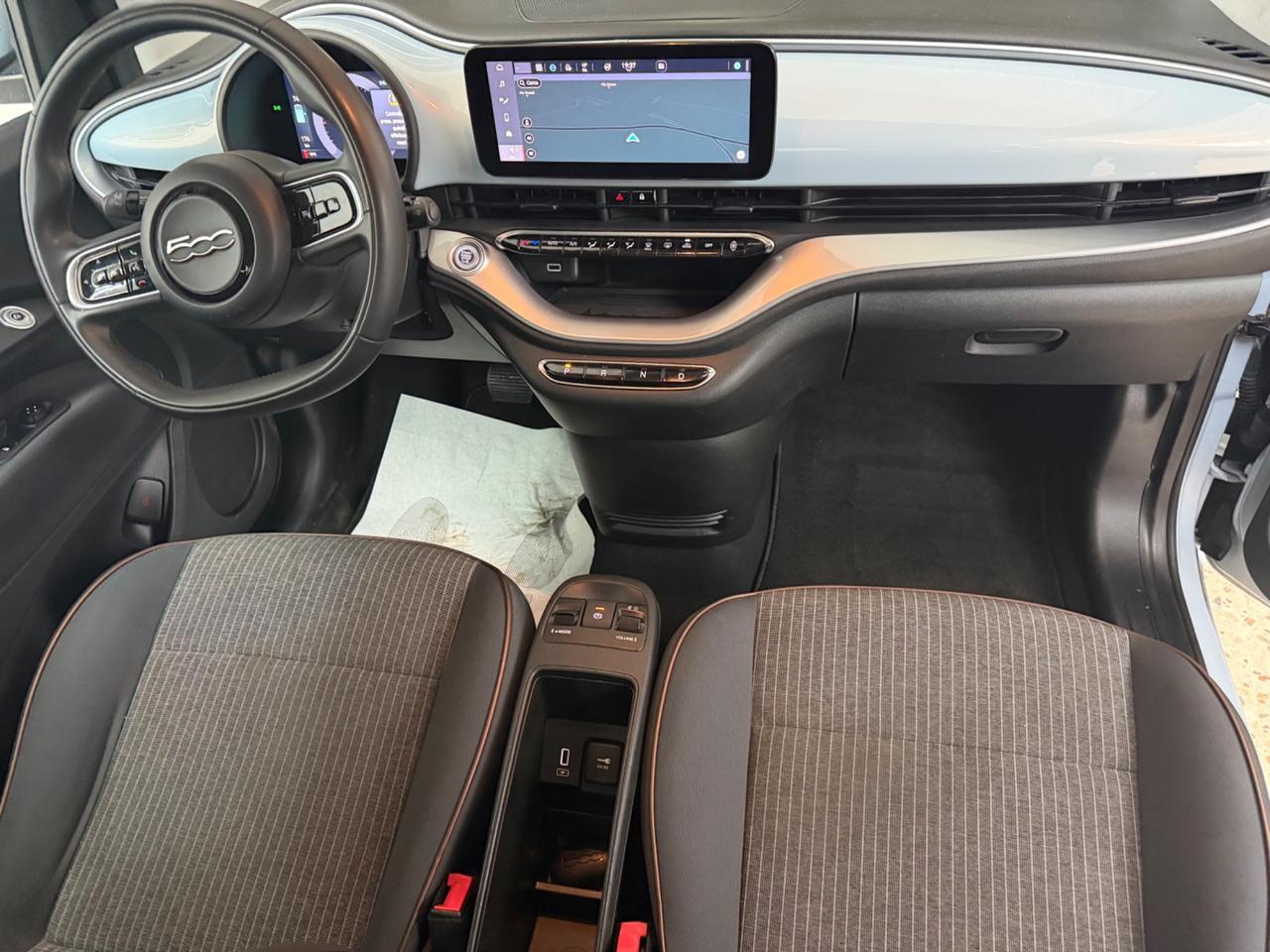 Fiat 500 500e Berlina 42 kWh La Prima