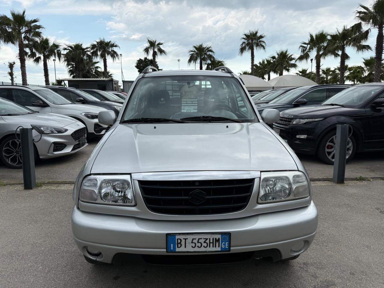 Suzuki Grand Vitara con carrello autocarro GPL