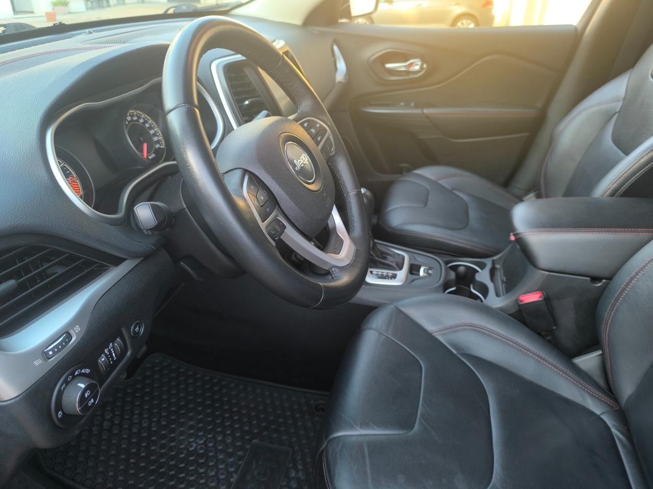 Jeep Cherokee 3.2 V6 Pentastar 4WD Active Drive Lock Trailhawk