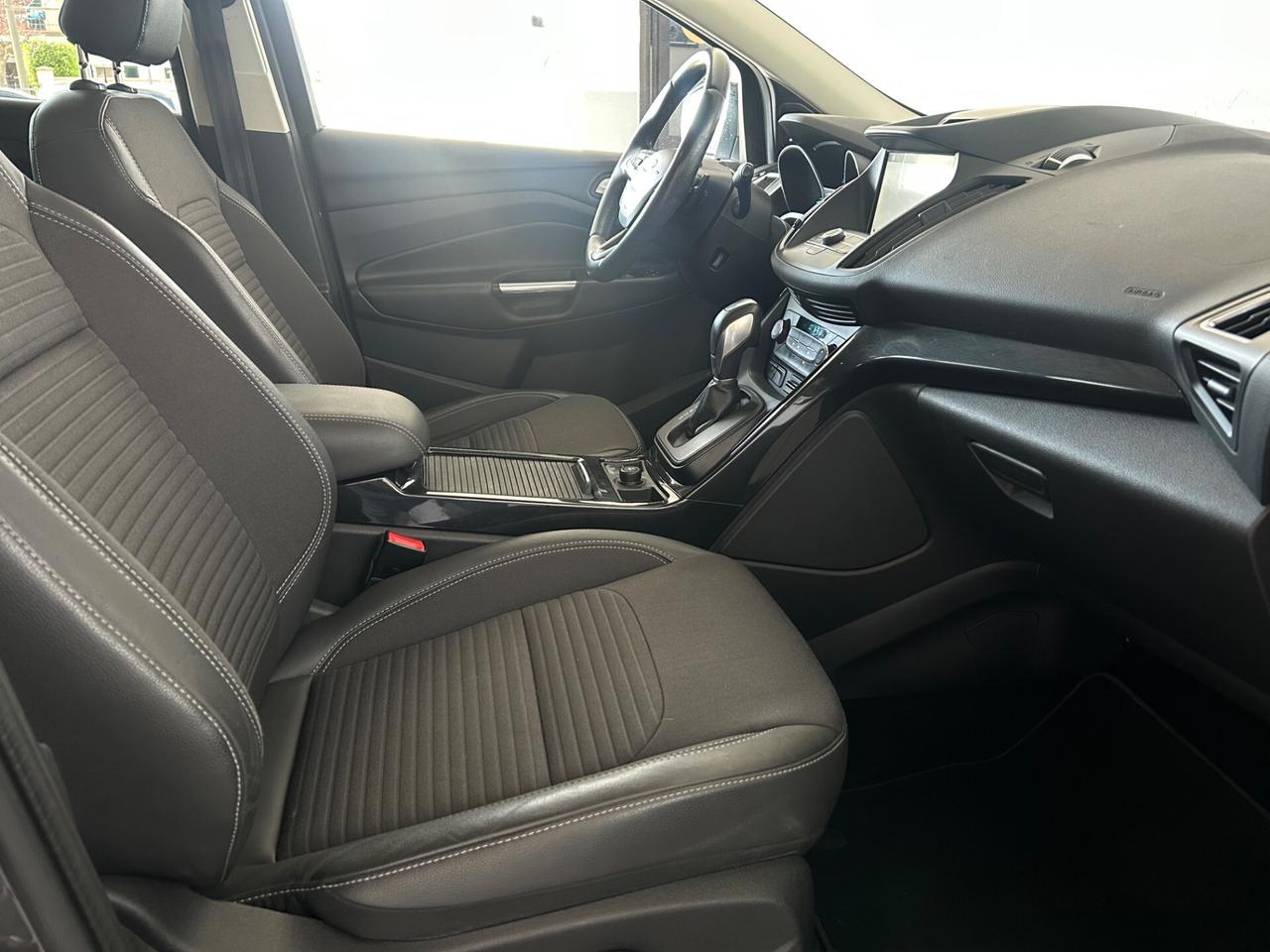 Ford Kuga 1.5 TDCI 120 CV S&S 2WD Powershift Titanium