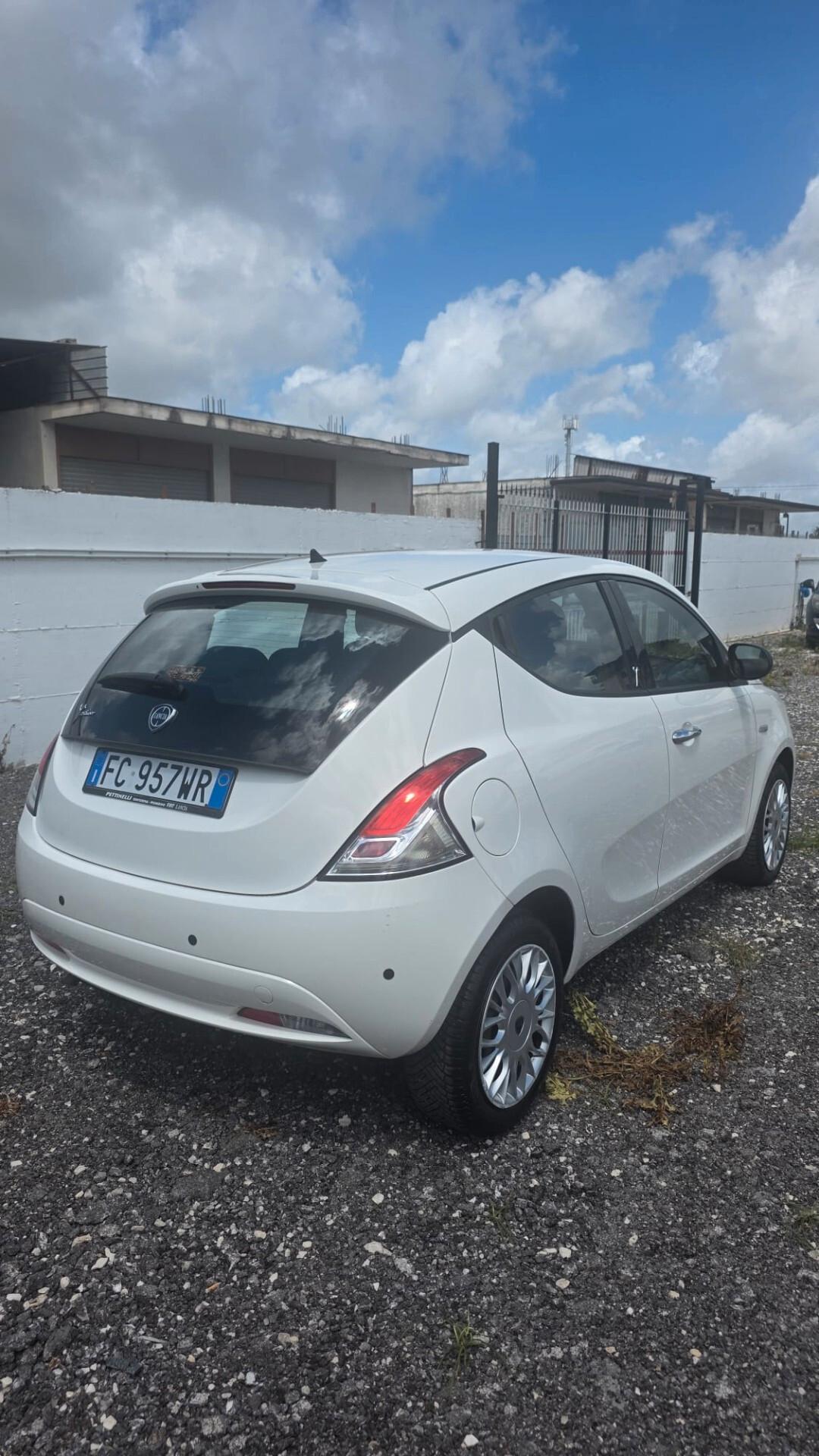 Lancia Ypsilon 1.2 69 CV 5 porte Platinum
