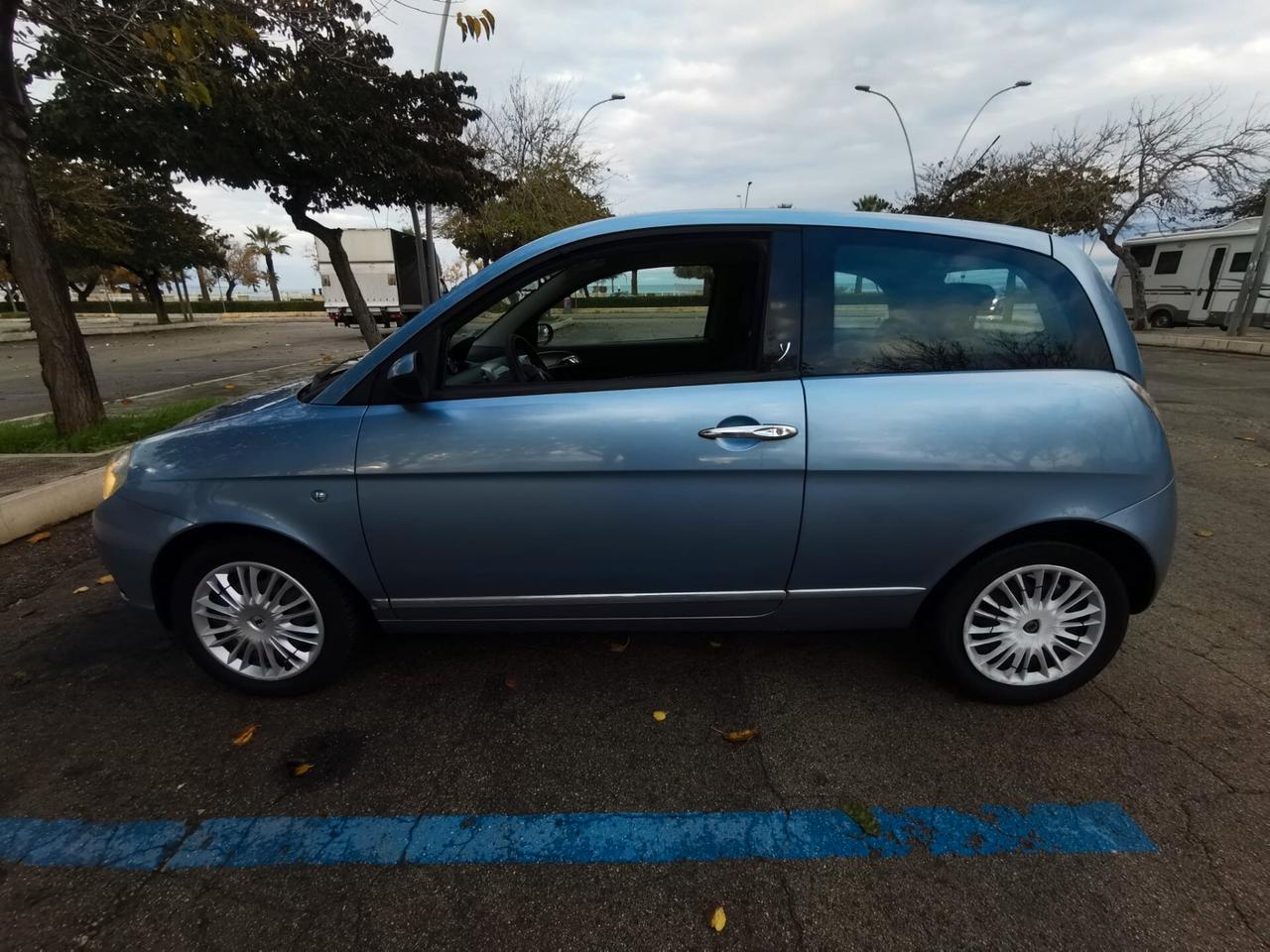 Lancia Ypsilon 1.2 Argento NEOPATENTATI