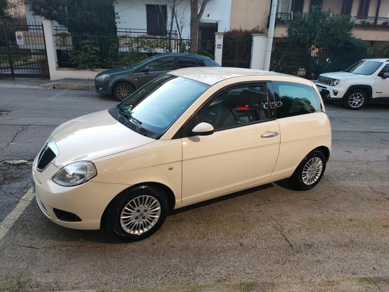 Lancia Ypsilon 1.2 16V Argento