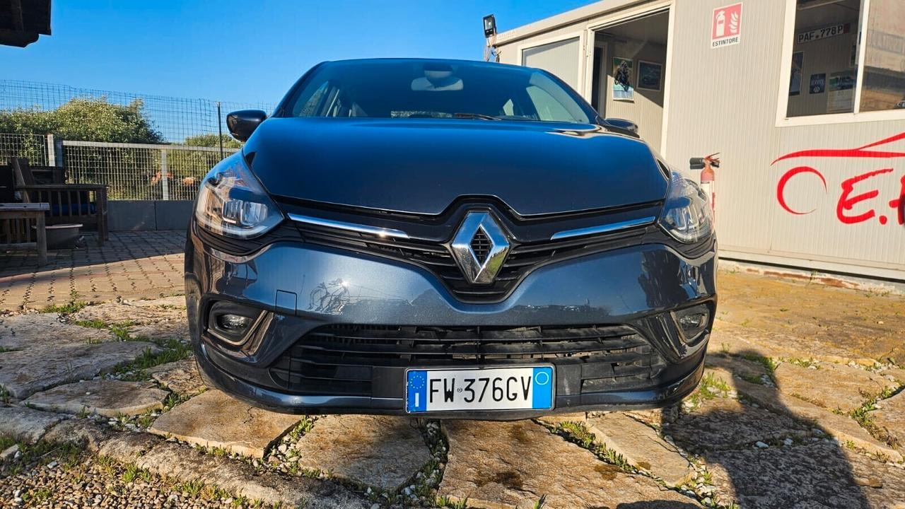 Renault Clio dCi 8V 75 CV 5 porte Moschino Life