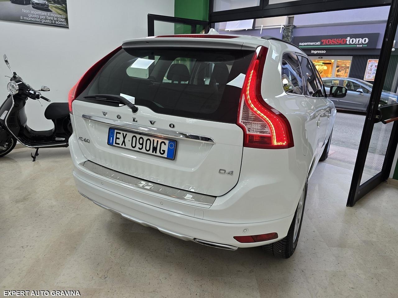 VOLVO XC60 2015 CAMBIO MANUALE 2.0 181cv PARI NUOV