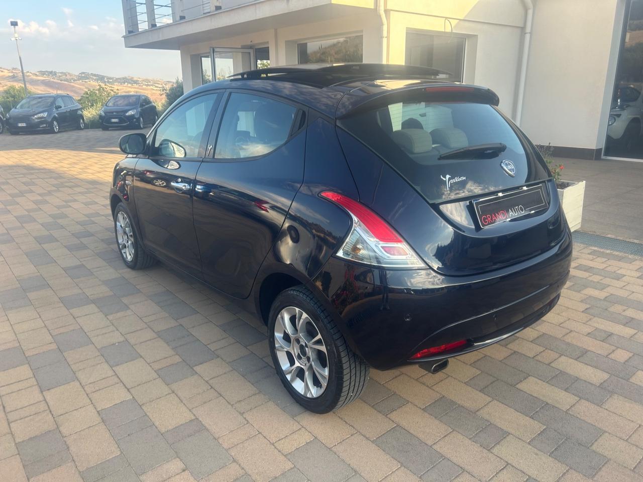 Lancia Ypsilon 1.2 69 CV 5 porte Platinum