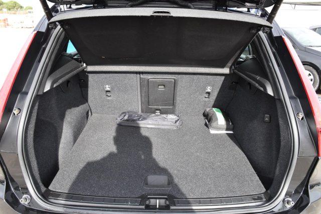 VOLVO XC40 T5 Recharge Plug-in Hybrid R-design