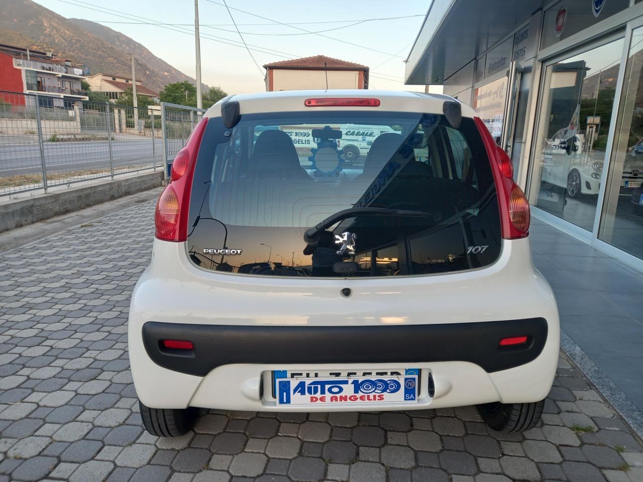 Peugeot 107 * RESTYLING* 1.0 5 PORTE 2Tronic CAMBIO AUTOMATICO