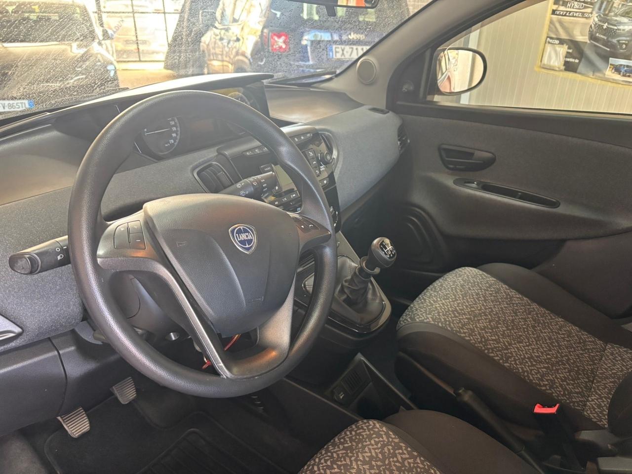 Lancia Ypsilon 1.0 FireFly 5 porte S&S Hybrid Ecochic Silver