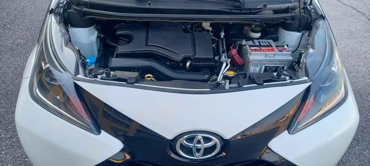 Toyota Aygo Benzina cc. 1.000 Mod. X-Play 5 Porte Utilizzabile anche per i Neopatentati.