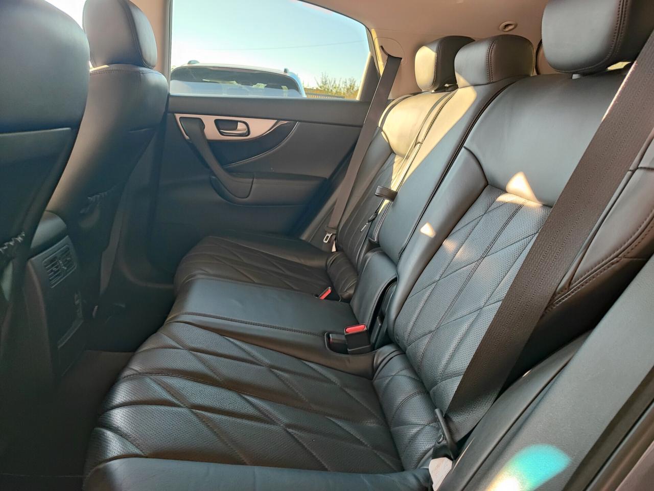 Infiniti QX70 3.0 diesel V6 AT Ultimate
