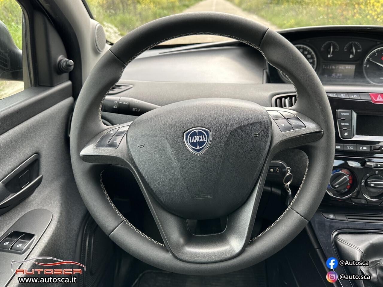 Lancia Ypsilon 1.0 FireFly 5 porte S&S Hybrid Ecochic Silver