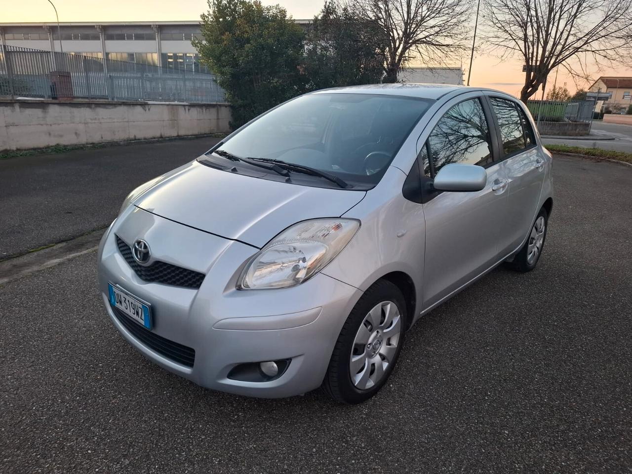 Toyota Yaris 1.0 5 porte SOLAMENTE 104.000 KM
