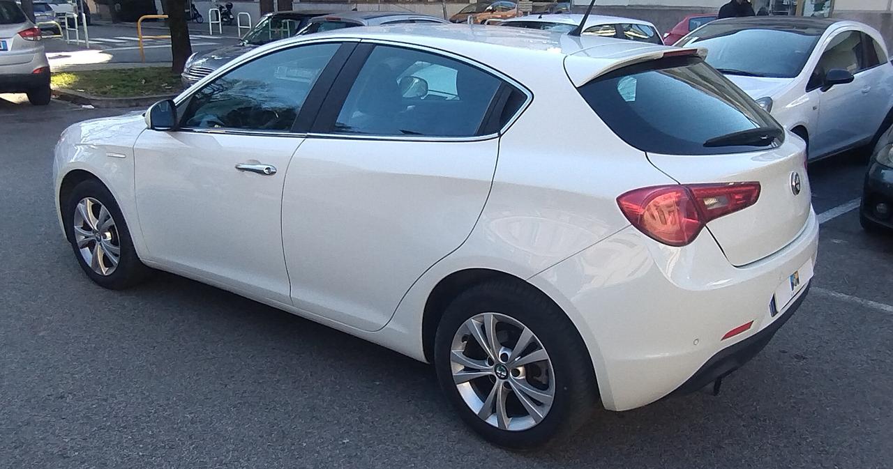 Alfa Romeo Giulietta 1.6 JTDm-2 105 CV NEOPATENTATI