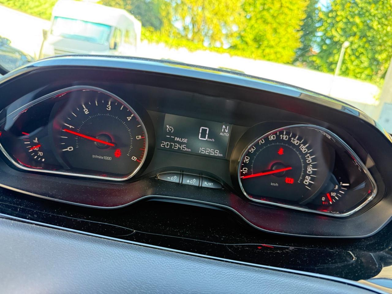 Peugeot 208 1.4 e-HDi 68 CV S&S robotizzato 5 porte Active