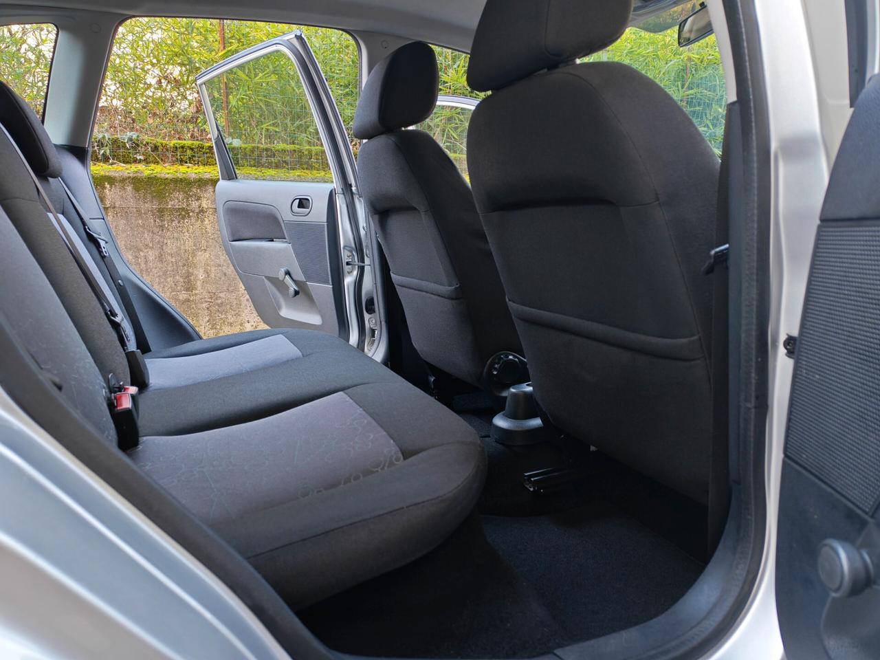 Ford Fiesta 1.2 BENZINA 75cv / 76.000km / Unipro