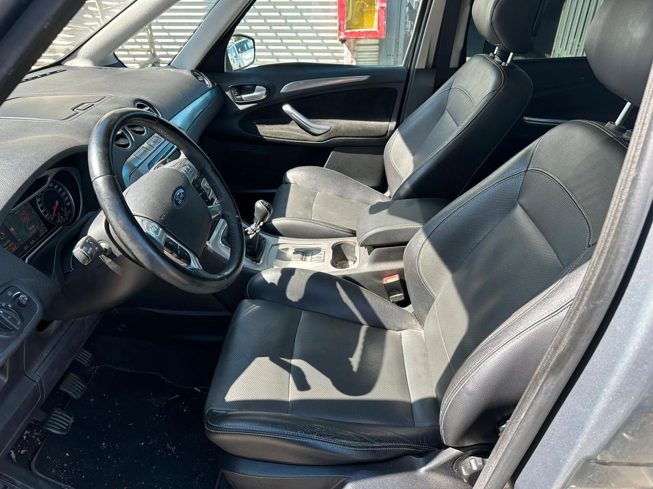 Ford Galaxy 2.2 TDCi 175 CV Ghia DPF
