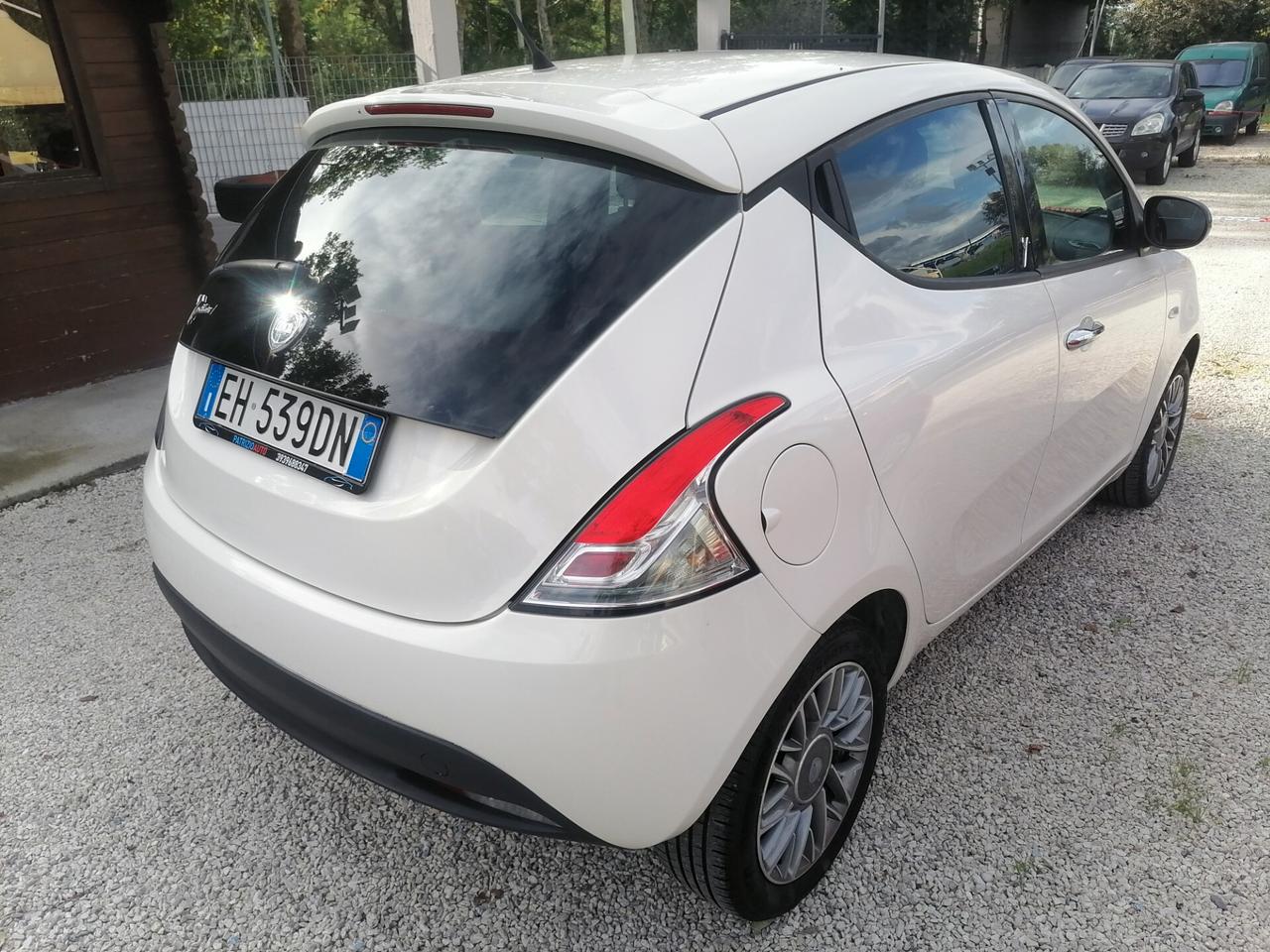 Lancia Ypsilon 1.2 69 CV 5 porte S&S Gold