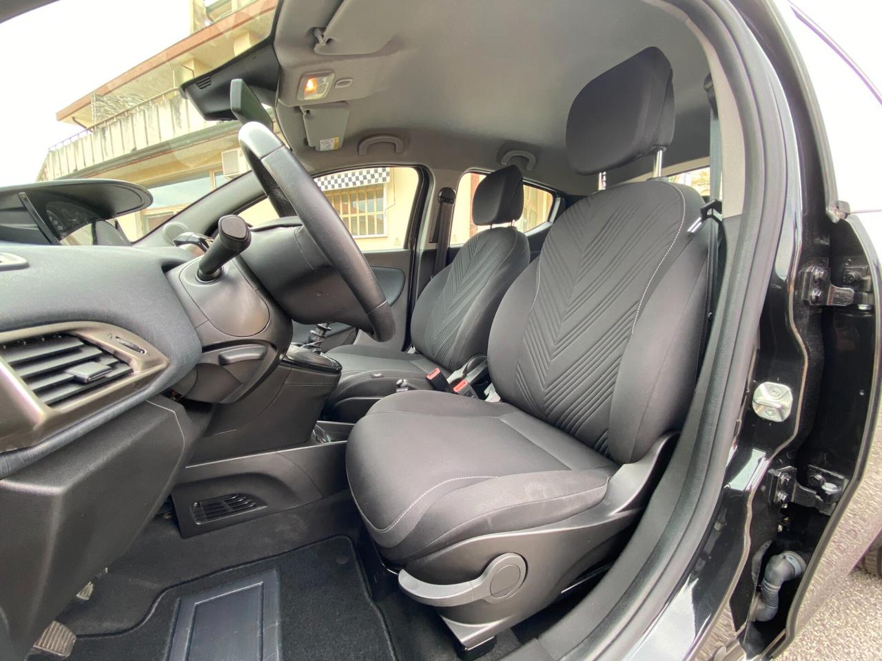 Lancia Ypsilon 1.0 FireFly 5 porte S&S Hybrid Gold