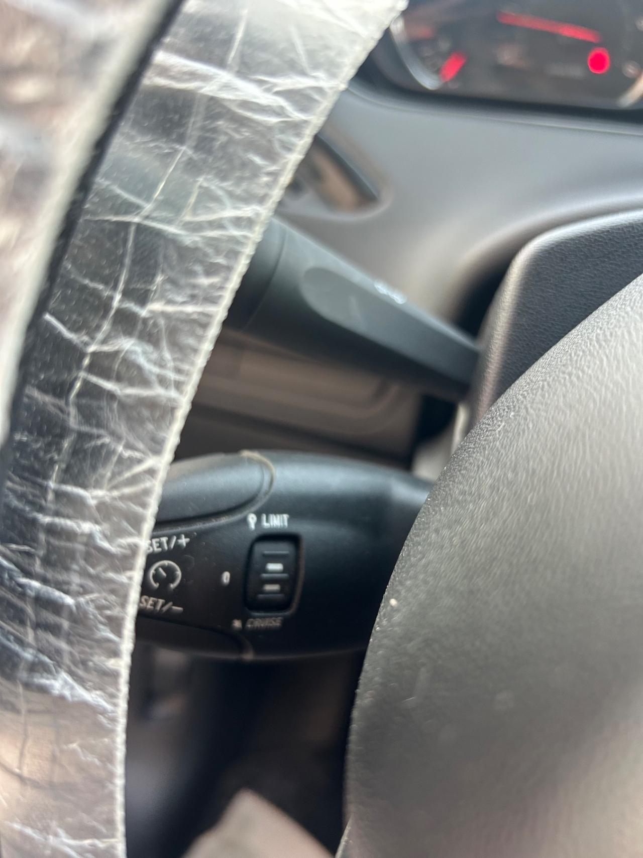 Peugeot 208 1.4 HDi 68 CV 3 porte Allure