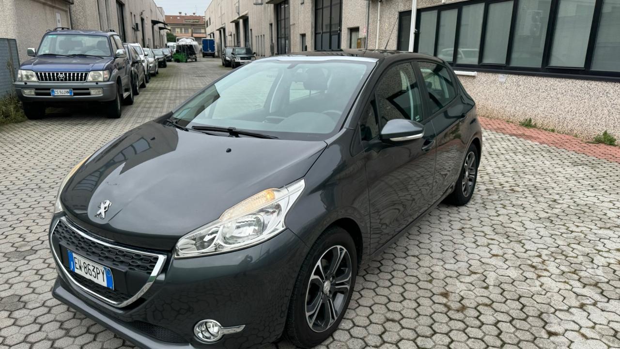 Peugeot 208 1.4 HDi 68 CV 5 porte Allure TETO NEO PATENTATI