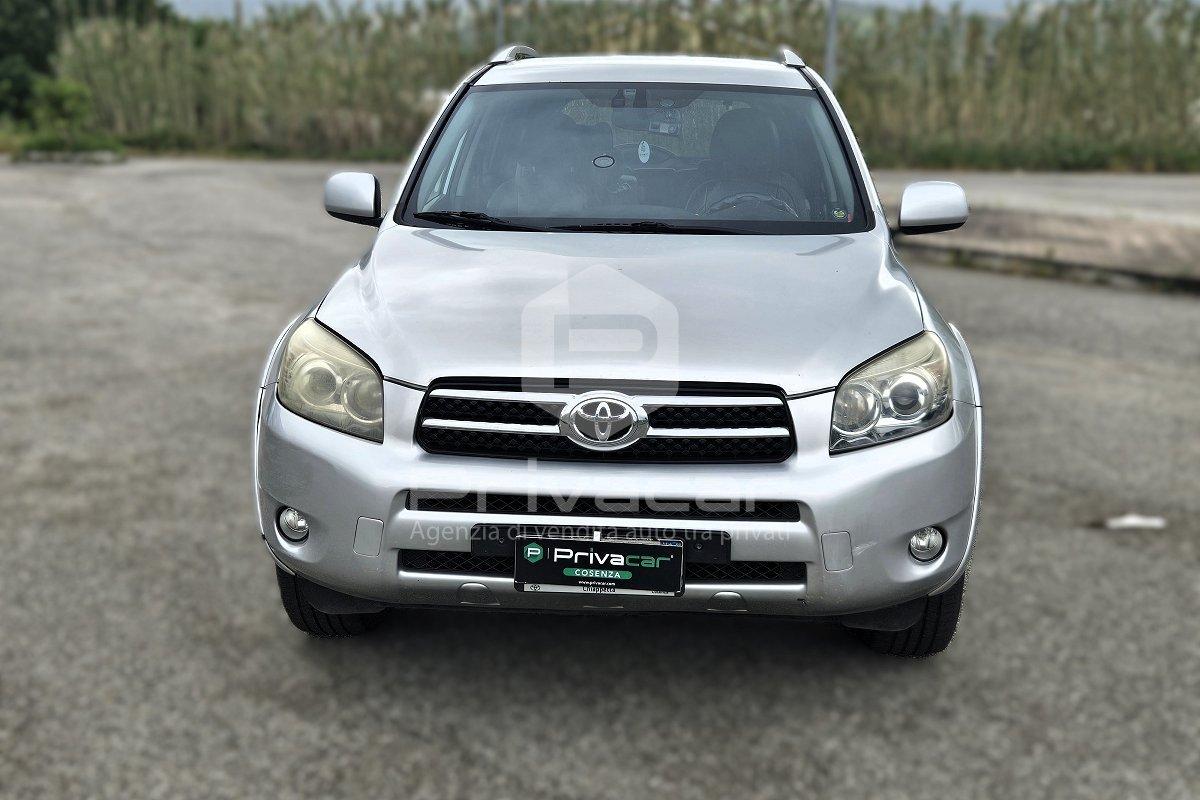 TOYOTA RAV4 2.2 D-4D 177 CV Luxury