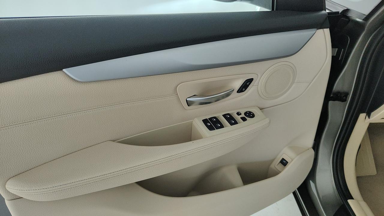 BMW Serie 2 F45 2014 Active Tourer - 220i Active Tourer auto