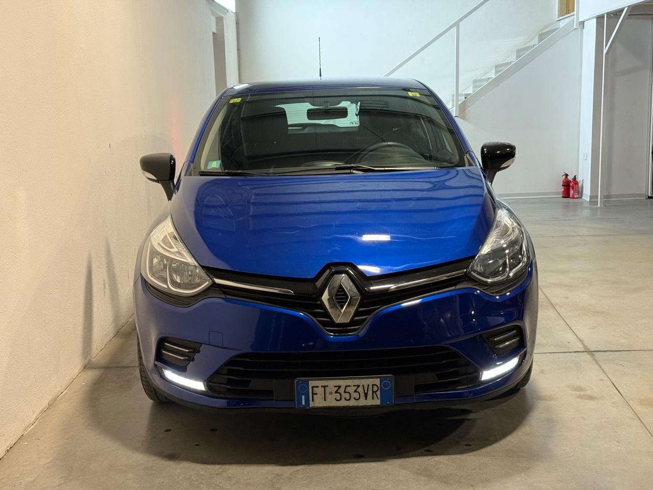 Renault Clio 1.5 dci 75 CV Moschino 5P