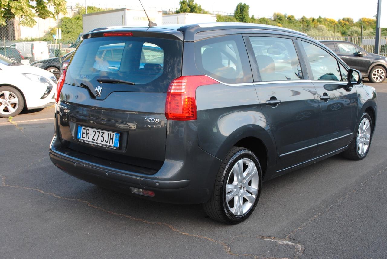 PEUGEOT 5008 1,6 HDI 114 CV