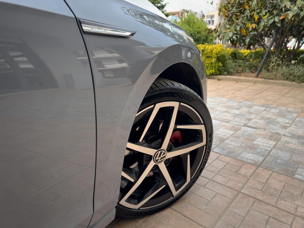 Volkswagen Golf 2.0 TDI Style 115 cv Neopatentati