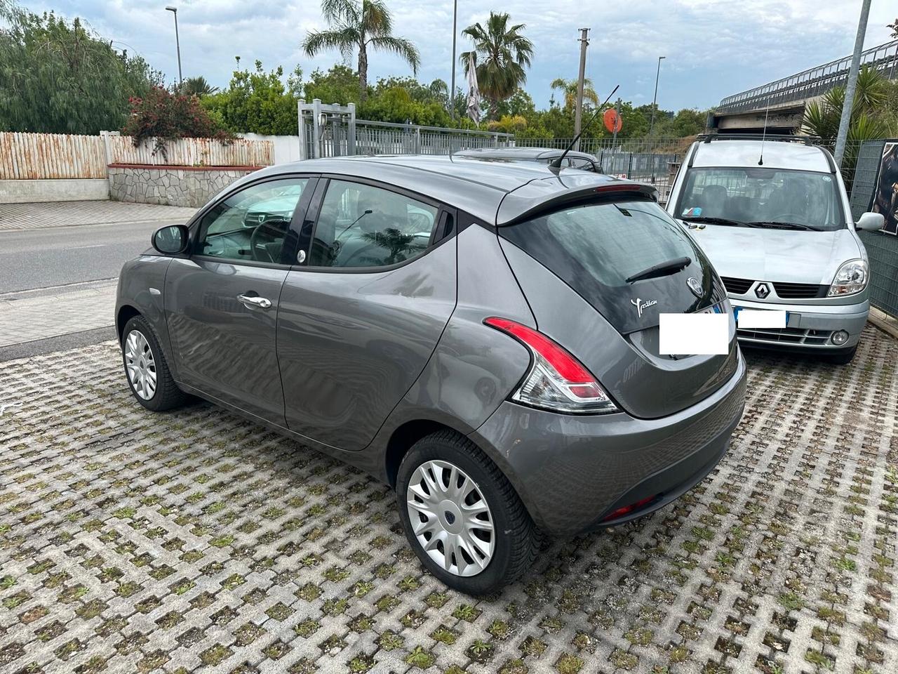Lancia Ypsilon 1.2 69 CV 5 porte GPL Ecochic Silver-2014