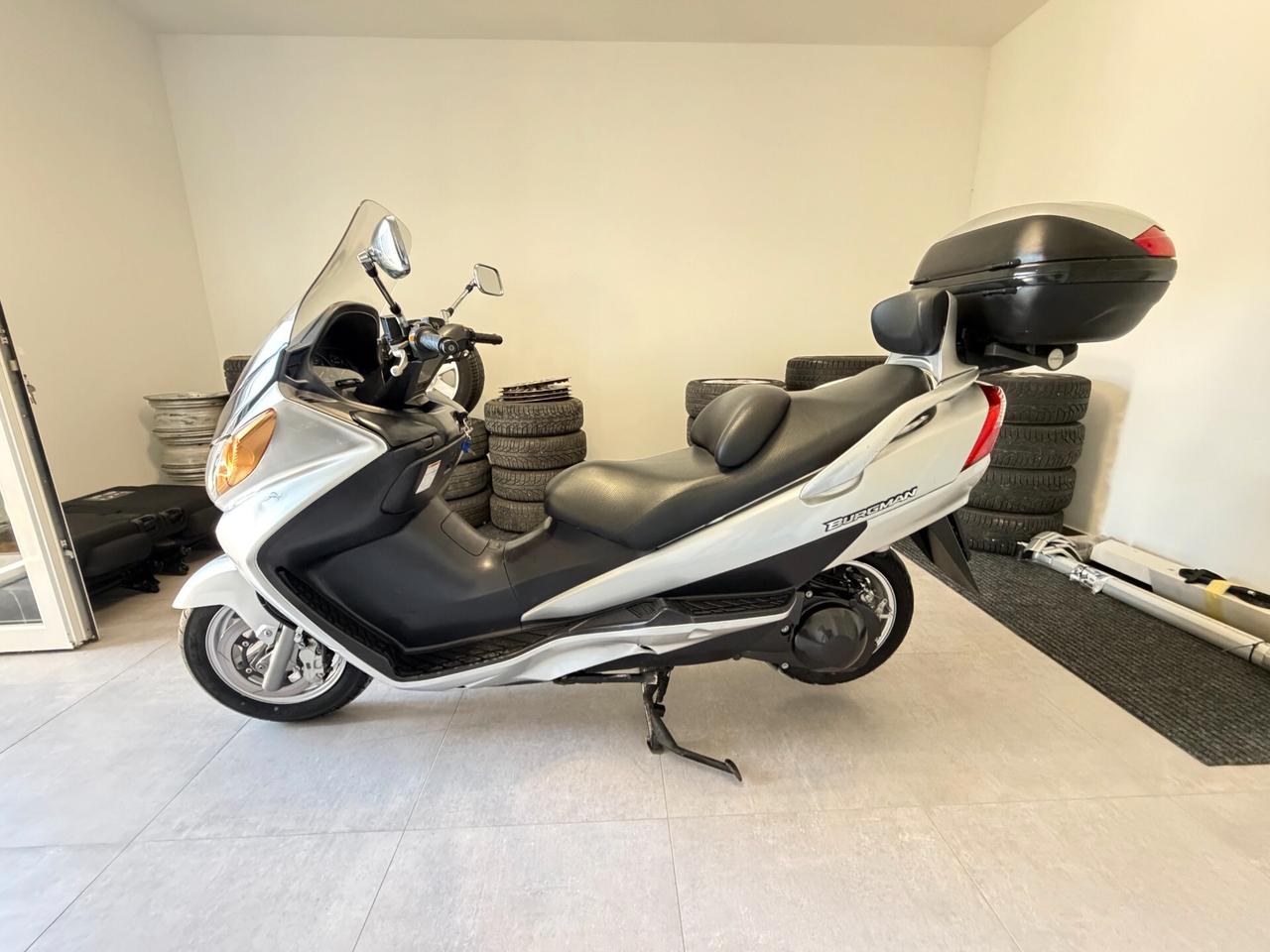 Suzuki Burgman 400 33.571 km bauletto pneumatici nuovi tagliando fatto
