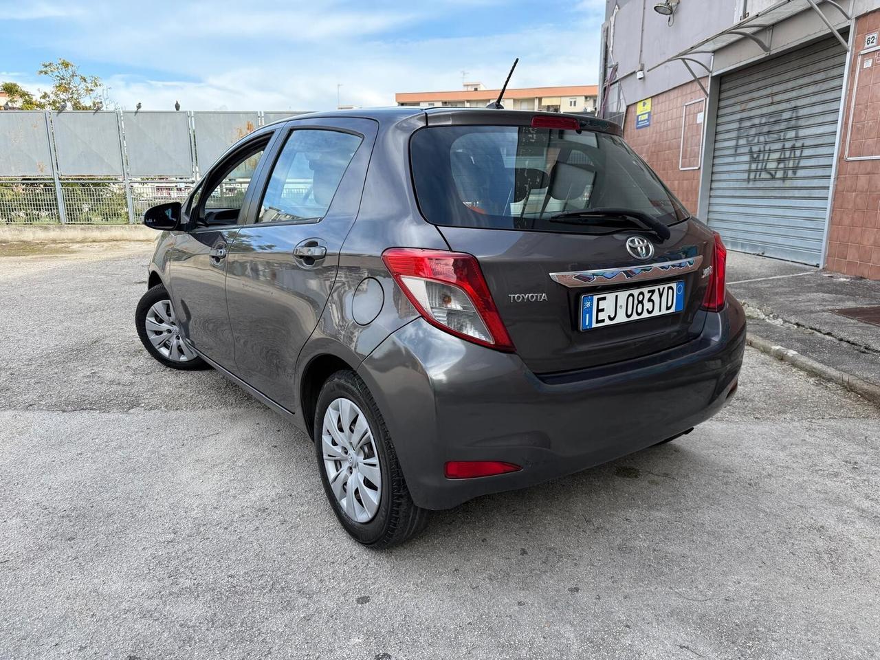 Toyota Yaris 1.0 5 porte