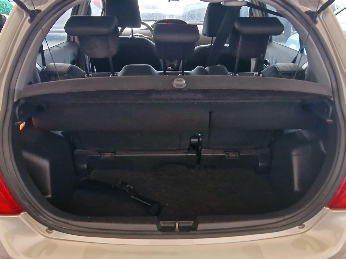 TOYOTA YARIS 1.0 NOW