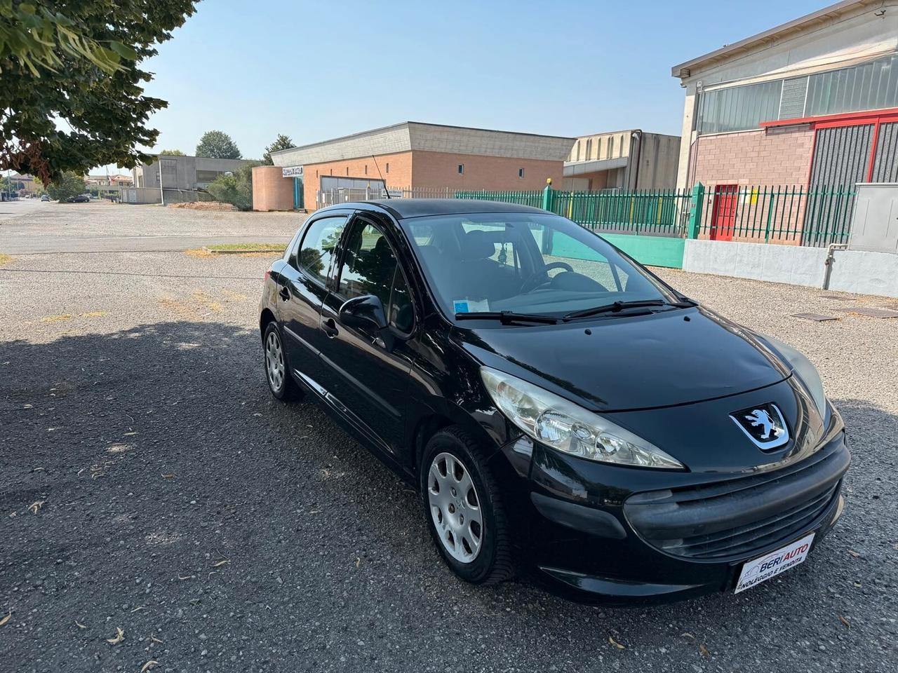 Peugeot 207 benzina manuale