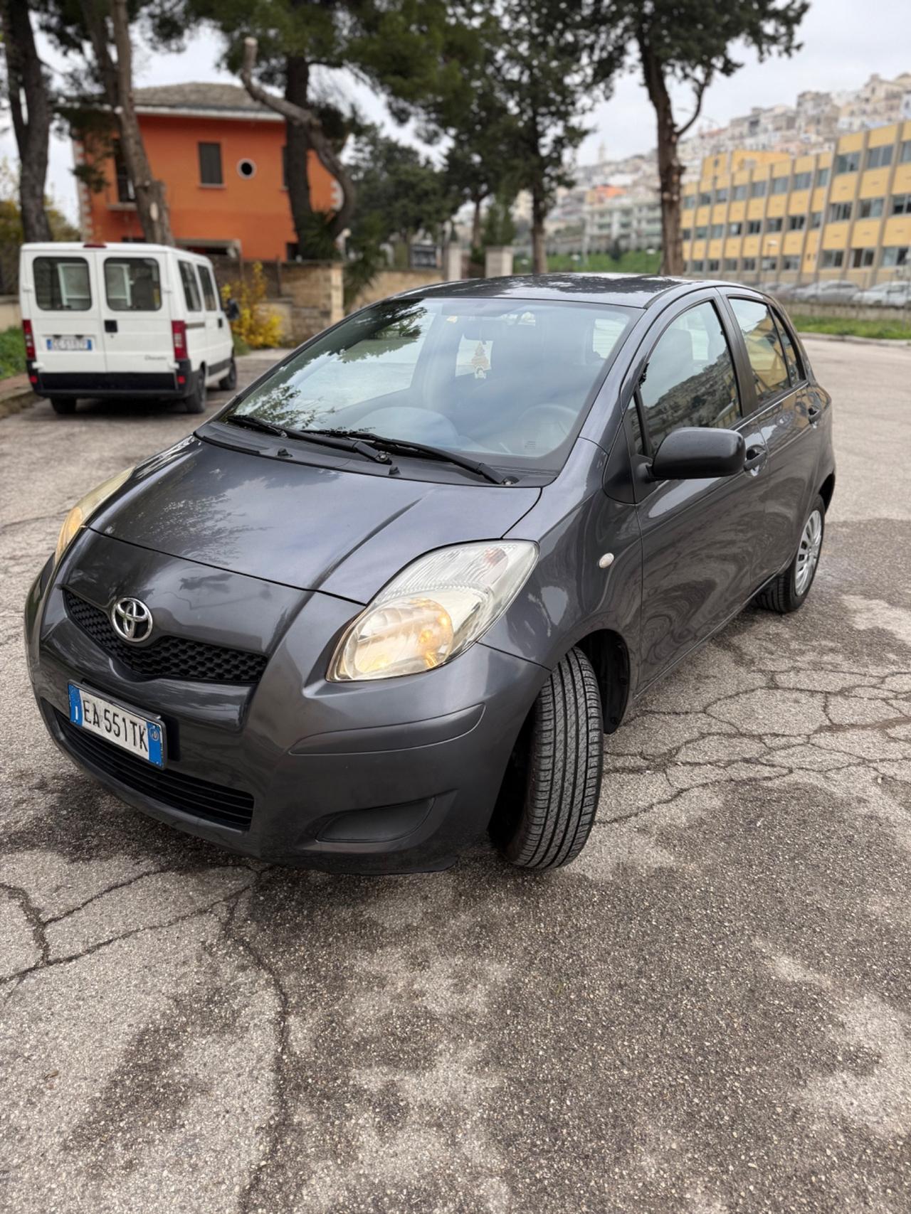 Toyota Yaris 1.0 5 porte Now