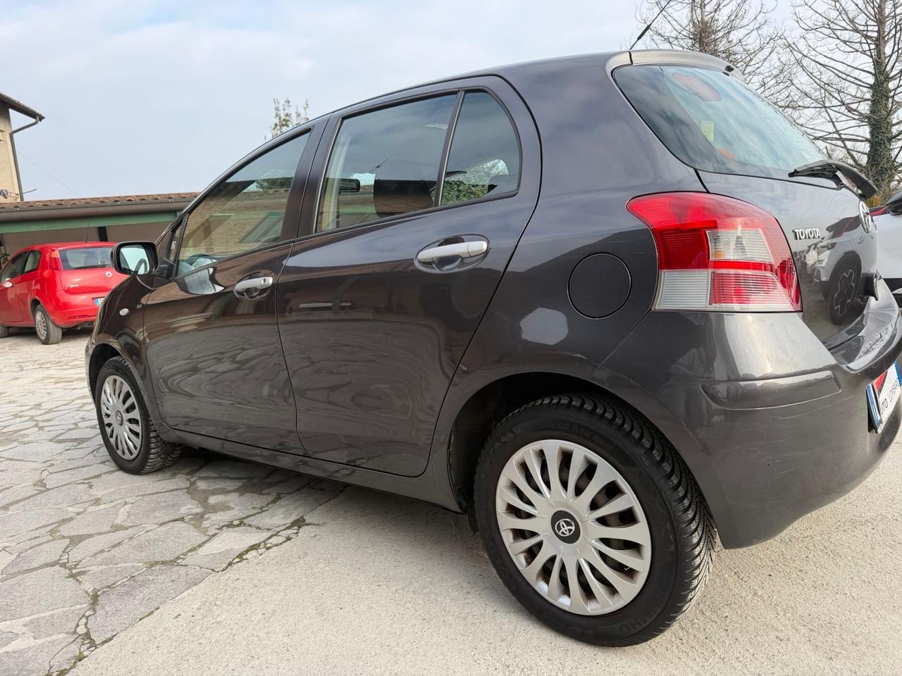 Toyota Yaris 1.0 5 porte Sol neopatentati