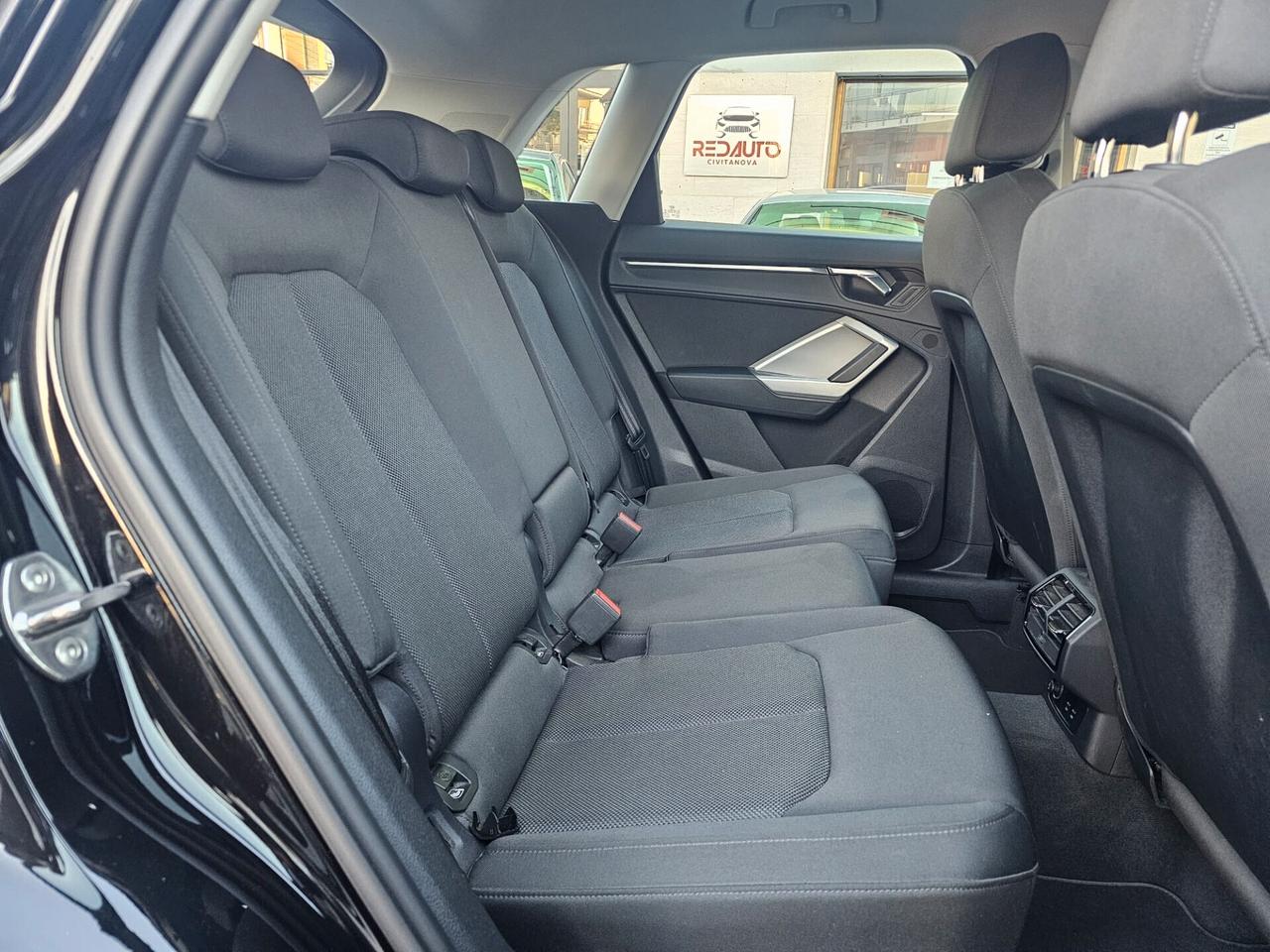 Audi Q3 35 TDI S tronic Business