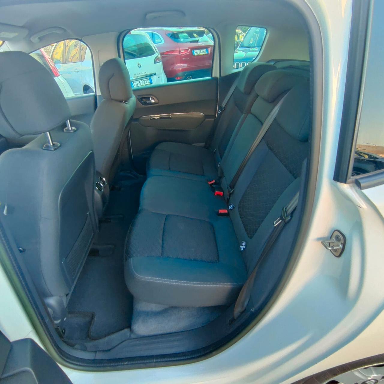 Peugeot 3008 1.6 HDi 115CV Business